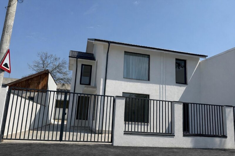 Bucurestii Noi, casa noua P+1 cu 5 cam si mansarda metrou Straulesti,
